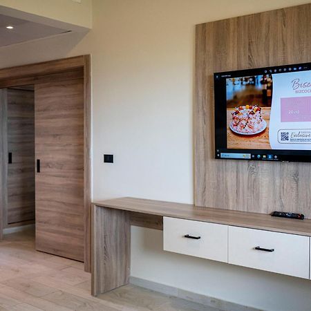 Grand Sirenis Punta Cana Resort & Aquagames Uvero Alto Exterior photo A room at the hotel