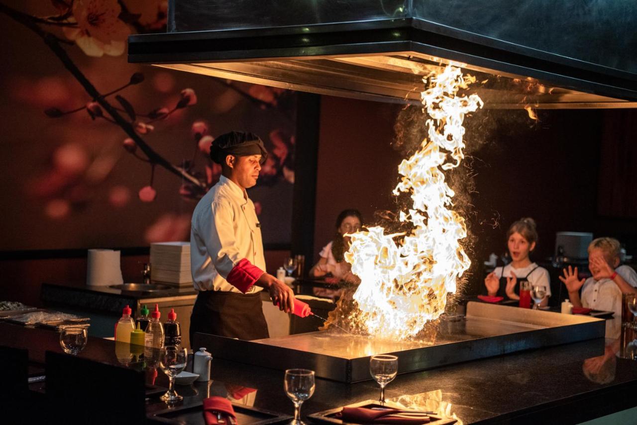 Grand Sirenis Punta Cana Resort & Aquagames Uvero Alto Exterior photo Teppanyaki cooking