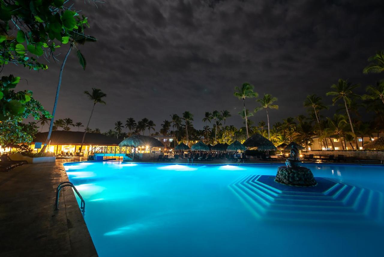 Grand Sirenis Punta Cana Resort & Aquagames Uvero Alto Exterior photo The pool at night