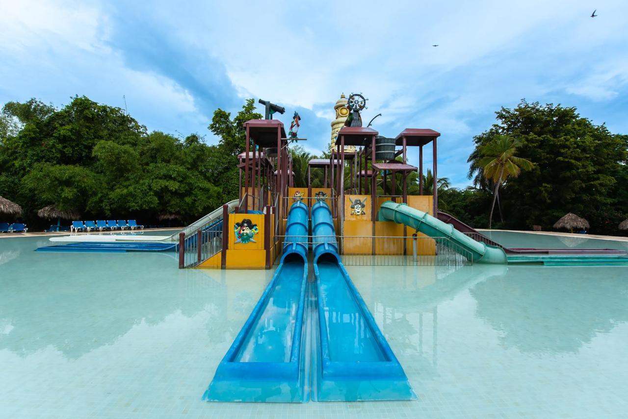 Grand Sirenis Punta Cana Resort & Aquagames Uvero Alto Exterior photo Splash Jungle Water Park