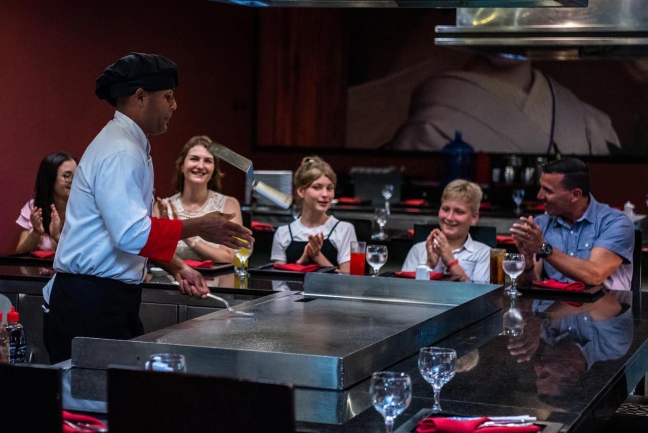 Grand Sirenis Punta Cana Resort & Aquagames Uvero Alto Exterior photo A cooking class at the Culinary Institute of New York at Westchester