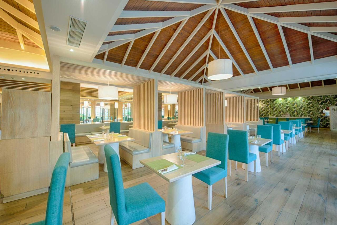 Grand Sirenis Punta Cana Resort & Aquagames Uvero Alto Exterior photo The restaurant at the hotel