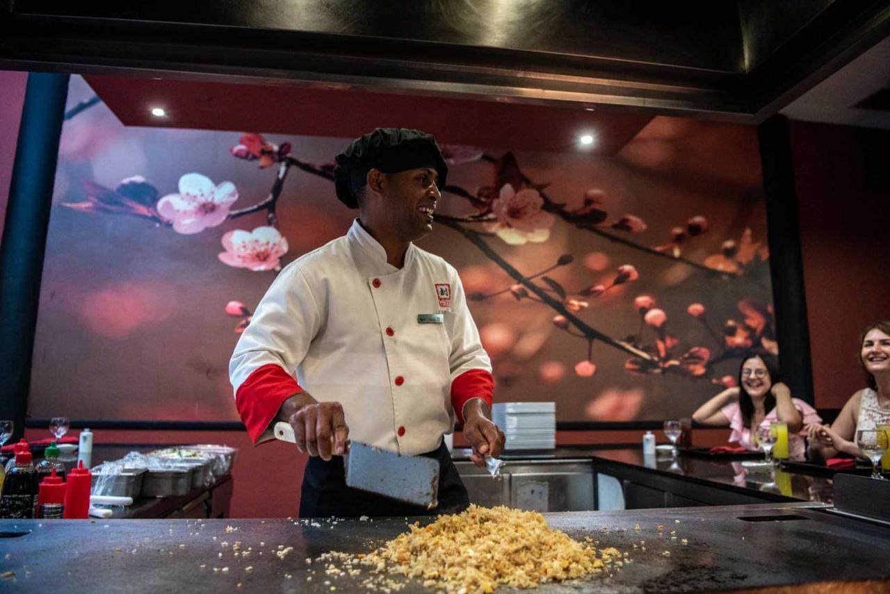 Grand Sirenis Punta Cana Resort & Aquagames Uvero Alto Exterior photo A chef at work