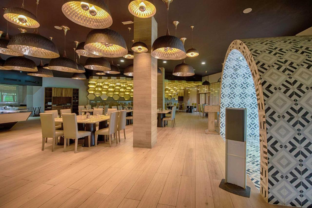 Grand Sirenis Punta Cana Resort & Aquagames Uvero Alto Exterior photo The interior of the restaurant
