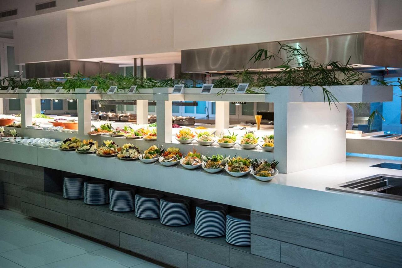 Grand Sirenis Punta Cana Resort & Aquagames Uvero Alto Exterior photo A salad bar