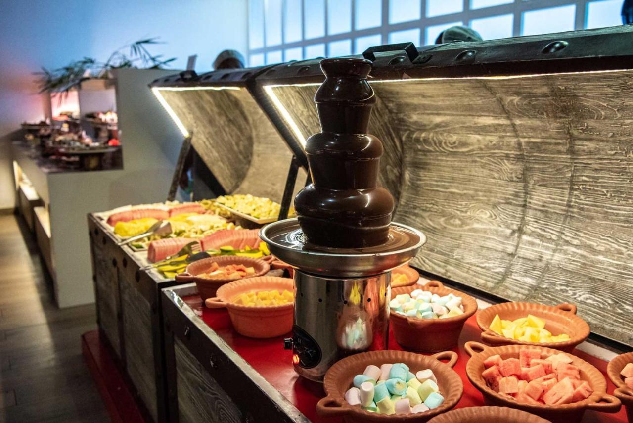 Grand Sirenis Punta Cana Resort & Aquagames Uvero Alto Exterior photo A chocolate fountain
