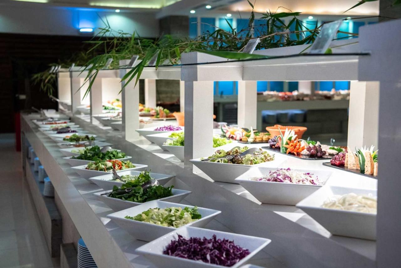 Grand Sirenis Punta Cana Resort & Aquagames Uvero Alto Exterior photo A salad bar