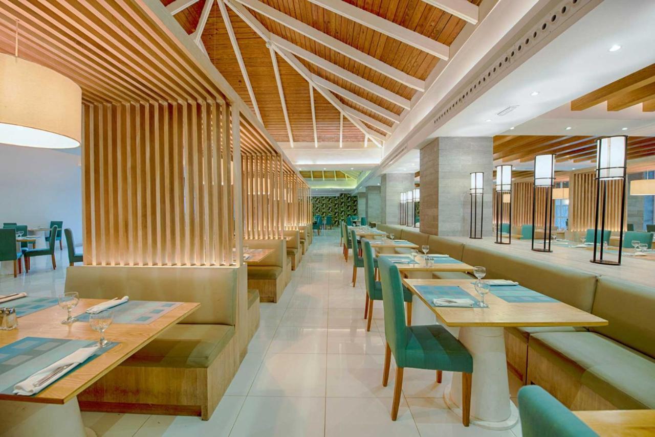 Grand Sirenis Punta Cana Resort & Aquagames Uvero Alto Exterior photo The interior of the restaurant