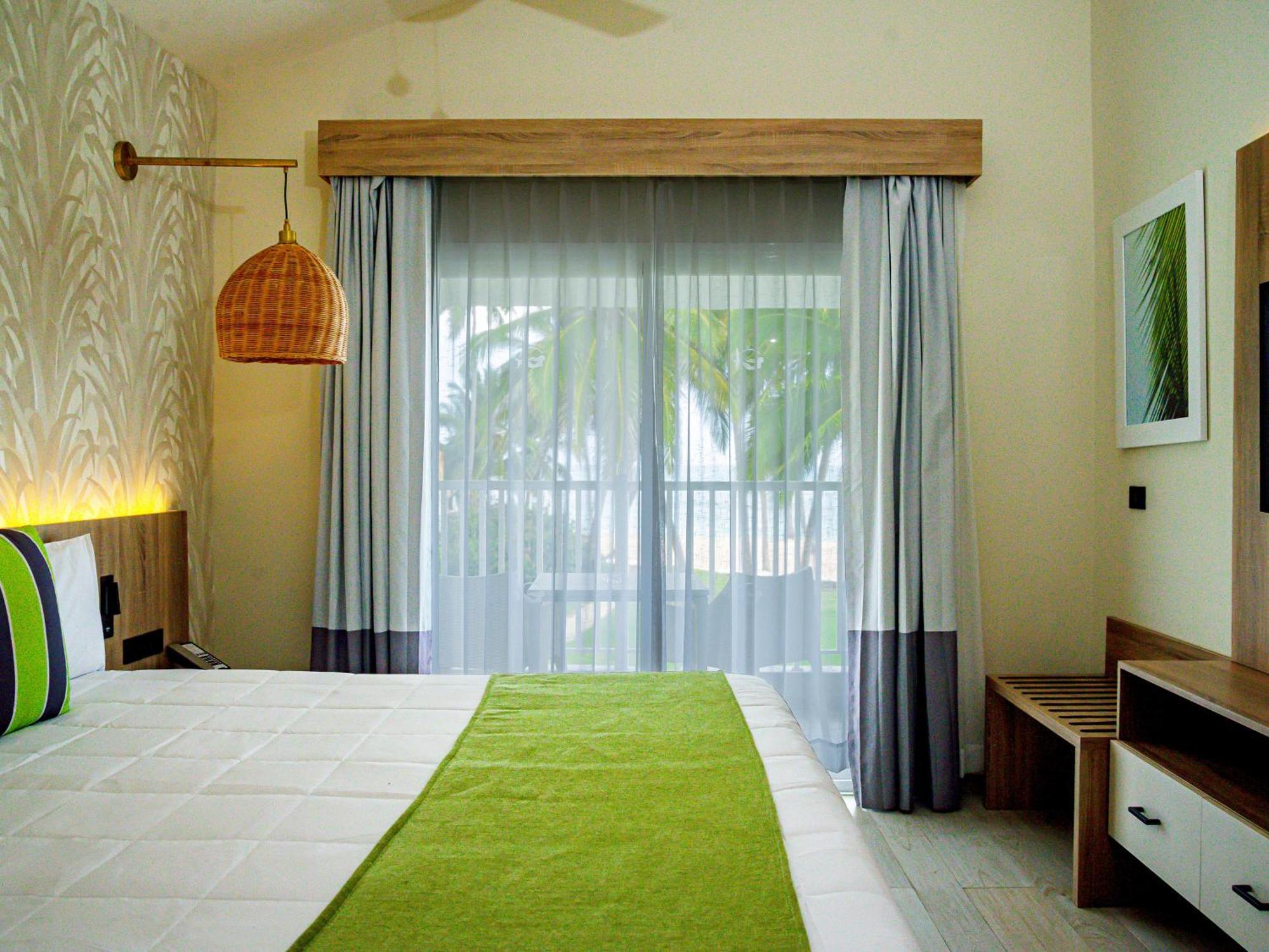 Grand Sirenis Punta Cana Resort & Aquagames Uvero Alto Exterior photo A bedroom at the resort