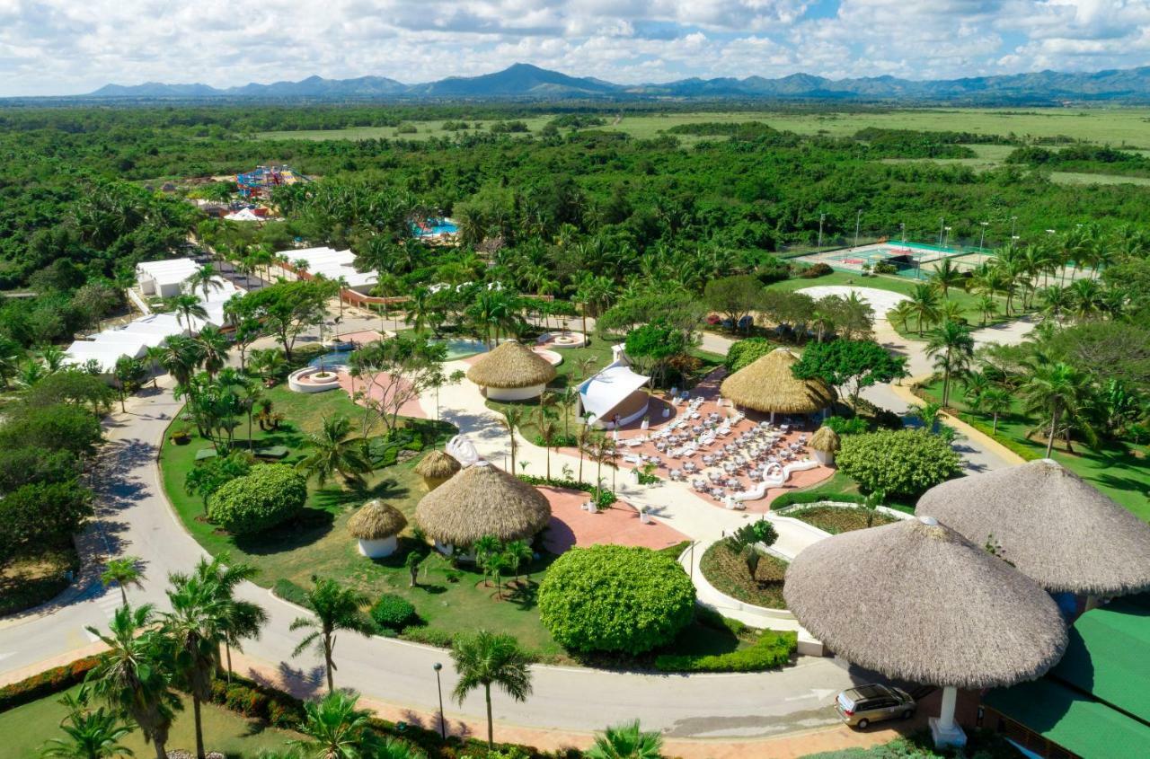 Grand Sirenis Punta Cana Resort & Aquagames Uvero Alto Exterior photo Aerial view of the resort