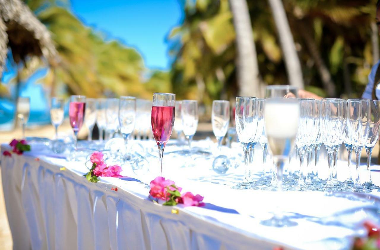 Grand Sirenis Punta Cana Resort & Aquagames Uvero Alto Exterior photo Champagne glasses at a wedding reception